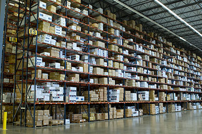 Towering pallet rack with boxes